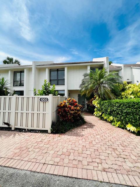 1202 Bridgewood Pl, Boca Raton, FL 33434