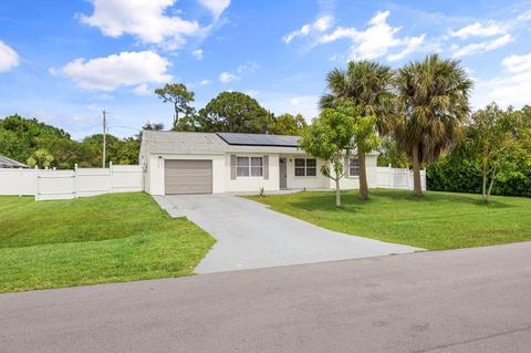 2210 SE Heathwood Cir, Port Saint Lucie, FL 34952