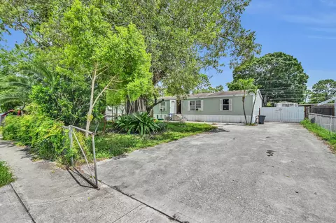 5136 Mobilaire Dr, West Palm Beach, FL 33417