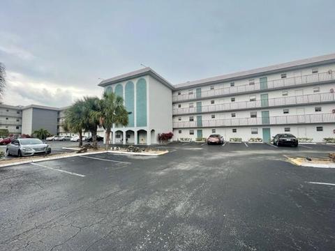 4311 Crystal Lake Dr #116, Pompano Beach, FL 33064