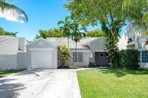 8359 Dynasty Dr, Boca Raton, FL 33433