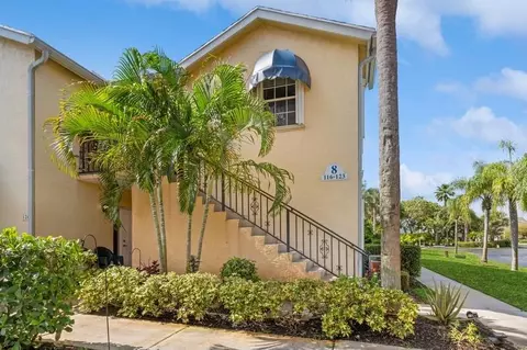 121 Waterside Dr, Hypoluxo, FL 33462