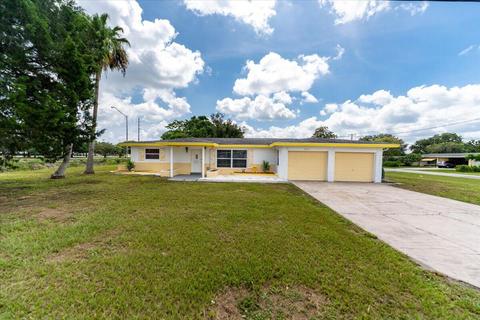 2302 S 19th St, Fort Pierce, FL 34982
