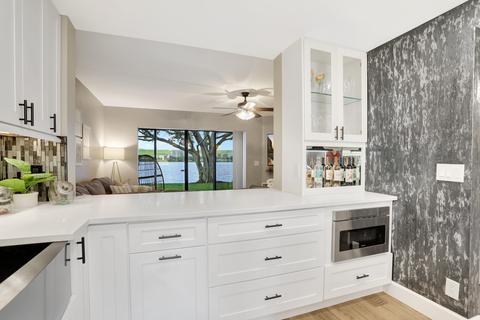 607 Republic Ct, Deerfield Beach, FL 33442