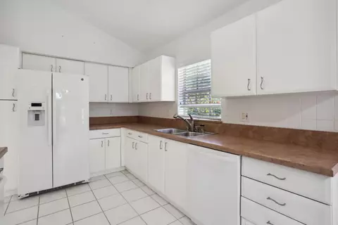 6070 Greenspointe Dr, Boynton Beach, FL 33437
