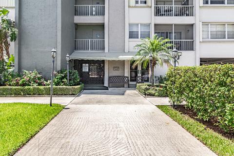 505 Spencer Dr #212, West Palm Beach, FL 33409