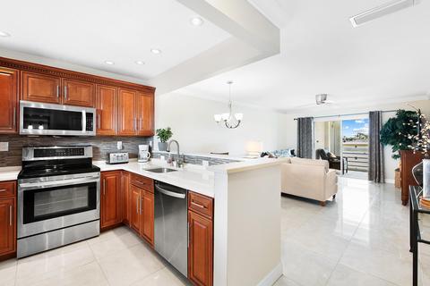 2724 N Garden Dr #402, Lake Worth, FL 33461