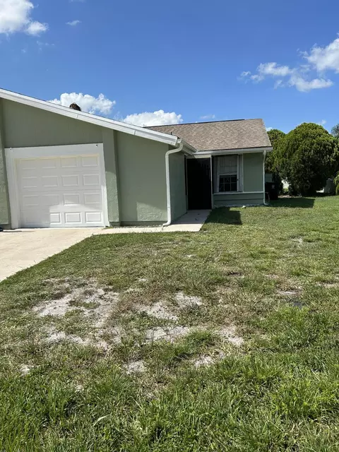 1749 SE Ryecroft N Ct, Port Saint Lucie, FL 34952