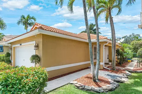 6466 Willoughby Cir, Lake Worth, FL 33463