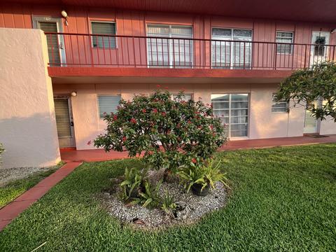 27 Golfs Edge A, West Palm Beach, FL 33417