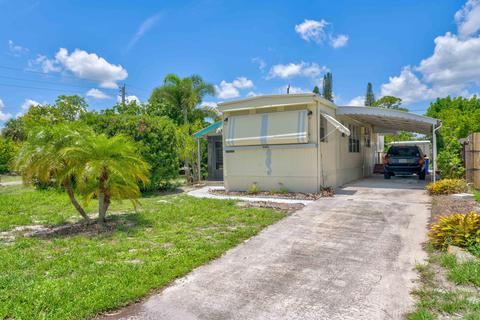 8466 SE Wren Ave, Hobe Sound, FL 33455