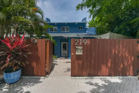 219 NE 17th Ave, Fort Lauderdale, FL 33301