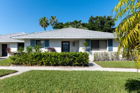 830 Club Dr, Palm Beach Gardens, FL 33418