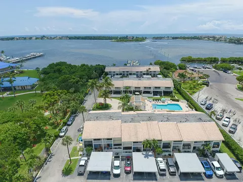 710 NE 20th Ln, Boynton Beach, FL 33435