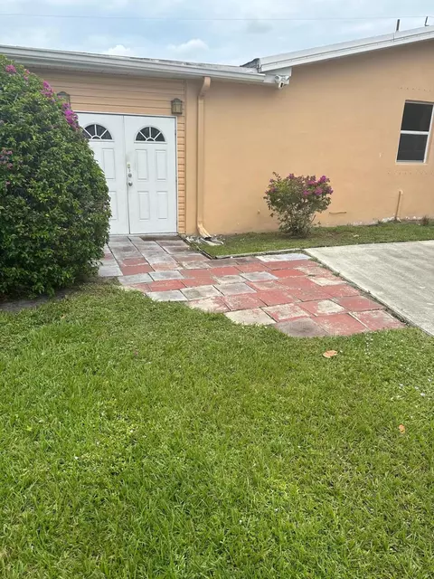 774 E Prima Vista Blvd, Port Saint Lucie, FL 34952