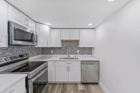 7000 NW 17th St #214, Plantation, FL 33313