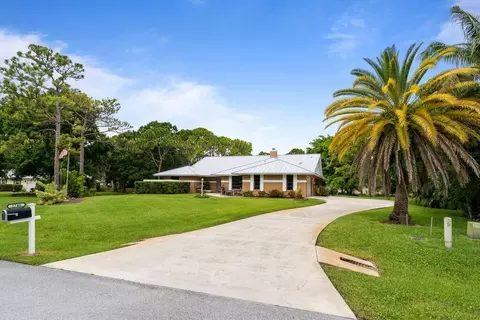 2746 NE Cypress Ln, Jensen Beach, FL 34957