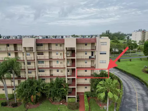 3590 Via Poinciana #316, Lake Worth, FL 33467