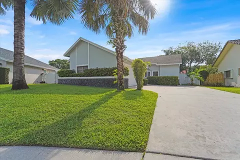 21575 Kapok Cir, Boca Raton, FL 33433