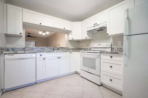 4682 Lucerne Lakes E Blvd #105, Lake Worth, FL 33467