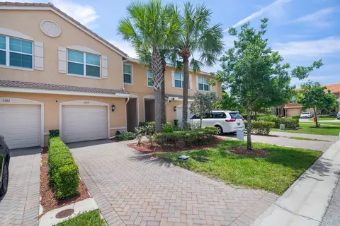 5759 Monterra Club Dr, Lake Worth, FL 33463