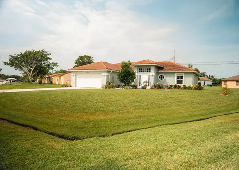 2474 SE Rock Springs Dr, Port Saint Lucie, FL 34952
