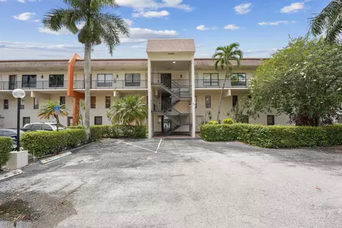1100 Crystal Lake Dr #109, Pompano Beach, FL 33064