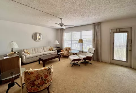 304 Greenbrier B, West Palm Beach, FL 33417