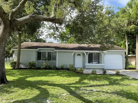 741 Highland Dr SW, Vero Beach, FL 32962