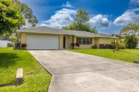 681 SE Prineville St, Port Saint Lucie, FL 34983