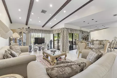 5315 Bayberry Ln, Tamarac, FL 33319