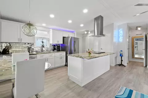 24 E View St, Lantana, FL 33462