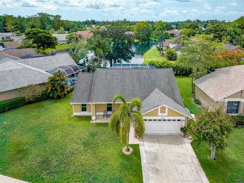 3662 Woods Walk Blvd, Lake Worth, FL 33467