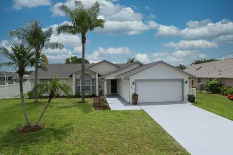 395 SE Cork Rd, Port Saint Lucie, FL 34984