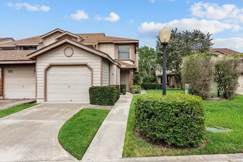 600 Crosswinds Dr #F2, Greenacres, FL 33413