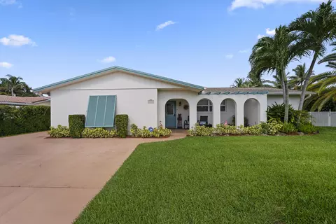 8330 Waterway Dr, Lake Clarke Shores, FL 33406
