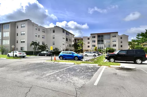 2821 Somerset Dr #406, Lauderdale Lakes, FL 33311
