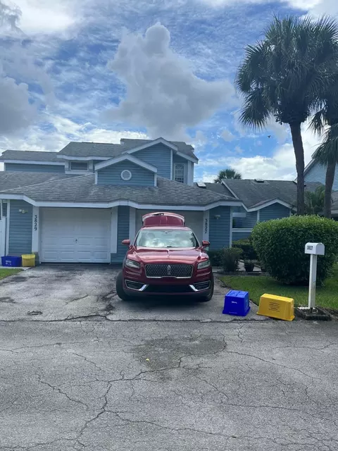 3827 Island Club Cir, Lake Worth, FL 33462