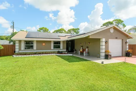7585 Cocoanut Dr, Lake Worth, FL 33467