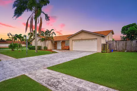 1413 Westchester Dr N, West Palm Beach, FL 33417