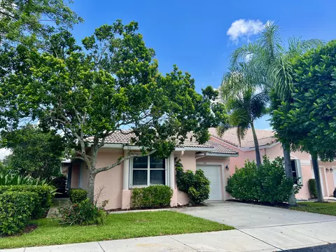 300 Coral Trace Ct, Delray Beach, FL 33445