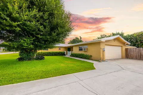 2812 S 10th St, Fort Pierce, FL 34982