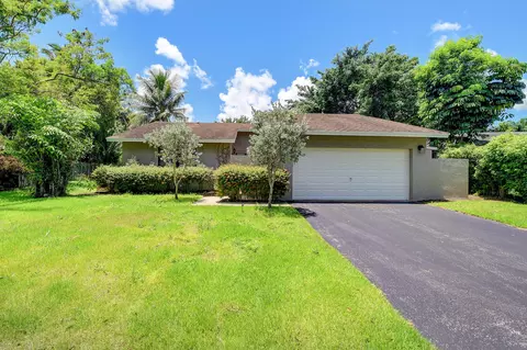 9555 Saddlebrook Dr, Boca Raton, FL 33496