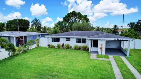 885 Hibiscus Dr, Royal Palm Beach, FL 33414