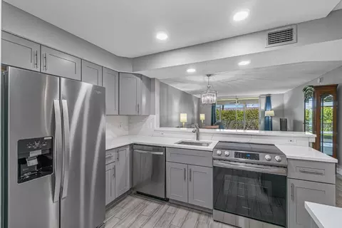 24 Abbey Ln #108, Delray Beach, FL 33446