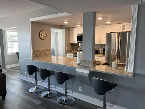 1060 Crystal Lake Dr #103, Pompano Beach, FL 33064