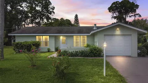 962 SE Atlantus Ave, Port Saint Lucie, FL 34983