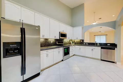 6500 Oxford Cir #102, Vero Beach, FL 32966