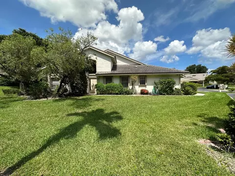 10852 Stafford N Cir, Boynton Beach, FL 33436