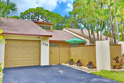 325 Wood Dale Dr, Wellington, FL 33414